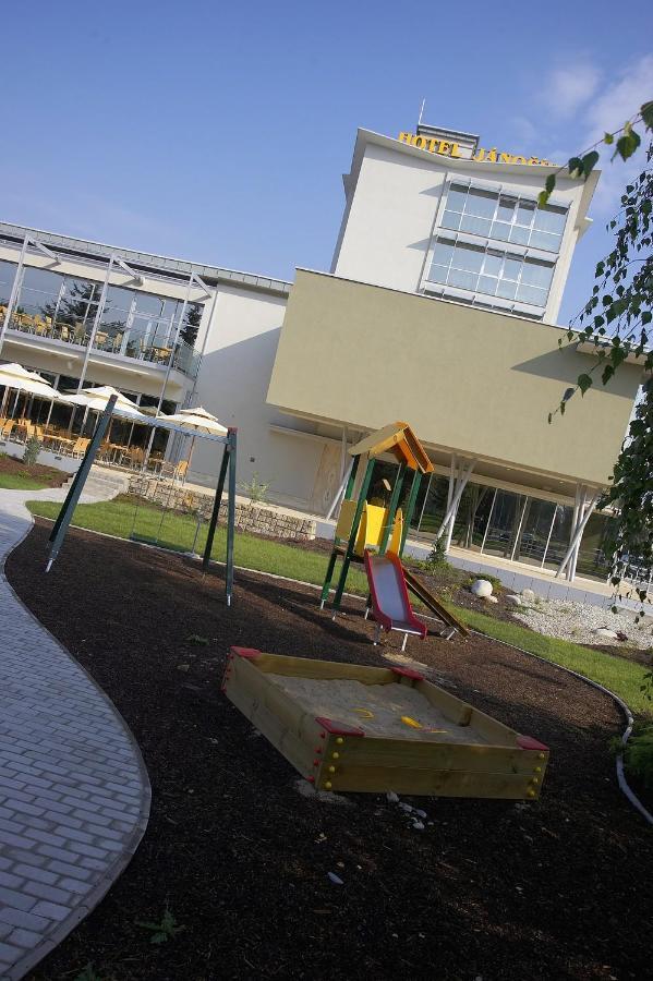 Hotel Janosik Liptovsky Mikulas Exterior photo